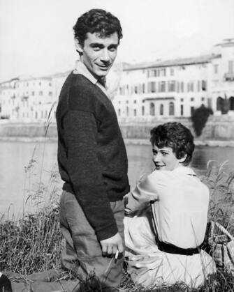 105215011 ITALY - JANUARY 01: Between 1960 And 1965, The Pair Of Italian Actors, Gian Maria Volonte And Carla Gravina Enjoy A Moment Of Pause Between Rehearsals Of The Play Romeo And Juliet, To Walk In The City Of Verona. (Photo by Keystone-France/Gamma-Keystone via Getty Images)