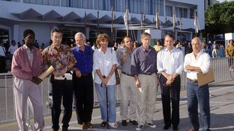 Venezia, archivio anni 90
nella foto : Giuria della 50 Mostra del Cinema di Venezia anno 1993
- Peter Weir, Mohamed Camara, Pierre-Henri Deleau, Carla Gravina, Giuseppe Tornatore, James Ivory, Chen Kaige, Nelson Pereira Dos Santos, Abdulah Sidran
©fotostore