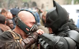 (L-r) TOM HARDY as Bane and CHRISTIAN BALE as Batman in Warner Bros. Pictures’ and Legendary Pictures’ action thriller “THE DARK KNIGHT RISES,” a Warner Bros. Pictures release. TM and © DC Comics
