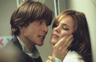 Jackson (CILLIAN MURPHY) corners Lisa (RACHEL McADAMS) and lets her know in no uncertain terms that any attempt to summon help will lead to disaster in DreamWorks Pictures? suspense thriller RED EYE, directed by Wes Craven.