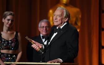 Actor Donald Sutherland accepts an honorary Oscar at the 9th Annual Governors Awards gala hosted by the Academy of Motion Picture Arts and Sciences at the Hollywood & Highland Center in Hollywood, California on November 11, 2017.  / AFP PHOTO / Robyn Beck        (Photo credit should read ROBYN BECK/AFP via Getty Images)