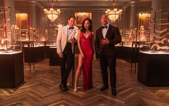 RED NOTICE - (L-R) RYAN REYNOLDS, GAL GADOT and DWAYNE ‘THE ROCK’ JOHNSON STAR IN NETFLIX’S RED NOTICE RELEASING NOVEMBER 12, 2021. WRITTEN & DIRECTED BY RAWSON MARSHALL THURBER. Cr: Frank Masi/NETFLIX © 2021