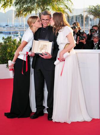 CANNES, FRANCE - MAY 26:  (L-R) Actress Lea Seydoux, Director Abdellatif Kechiche and Adele Exarchopoulos pose with the 'Palme d'Or' for 'La Vie D'adele' at the Palme D'Or Winners Photocall during the 66th Annual Cannes Film Festival at the Palais des Festivals on May 26, 2013 in Cannes, France.  (Photo by Gareth Cattermole/Getty Images)