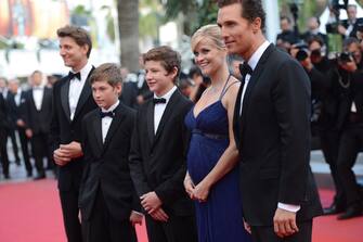 (From R) US actors Matthew McConaughey, Reese Witherspoon, Tye Sheridan and Jacob Lofland and director Jeff Nichols pose as they arrive for the screening of their film "Mud" presented in competition at the 65th Cannes film festival on May 26, 2012 in Cannes.  AFP PHOTO / ANNE-CHRISTINE POUJOULAT        (Photo credit should read ANNE-CHRISTINE POUJOULAT/AFP/GettyImages)