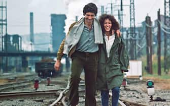 USA. Jennifer Beals and Michael Nouri  in a scene from the ©Paramount Pictures movie: Flashdance (1983).
Plot: A Pittsburgh woman with two jobs as a welder and an exotic dancer wants to get into ballet school. 
Ref: LMK110-J6633-070720
Supplied by LMKMEDIA. Editorial Only.
Landmark Media is not the copyright owner of these Film or TV stills but provides a service only for recognised Media outlets. pictures@lmkmedia.com