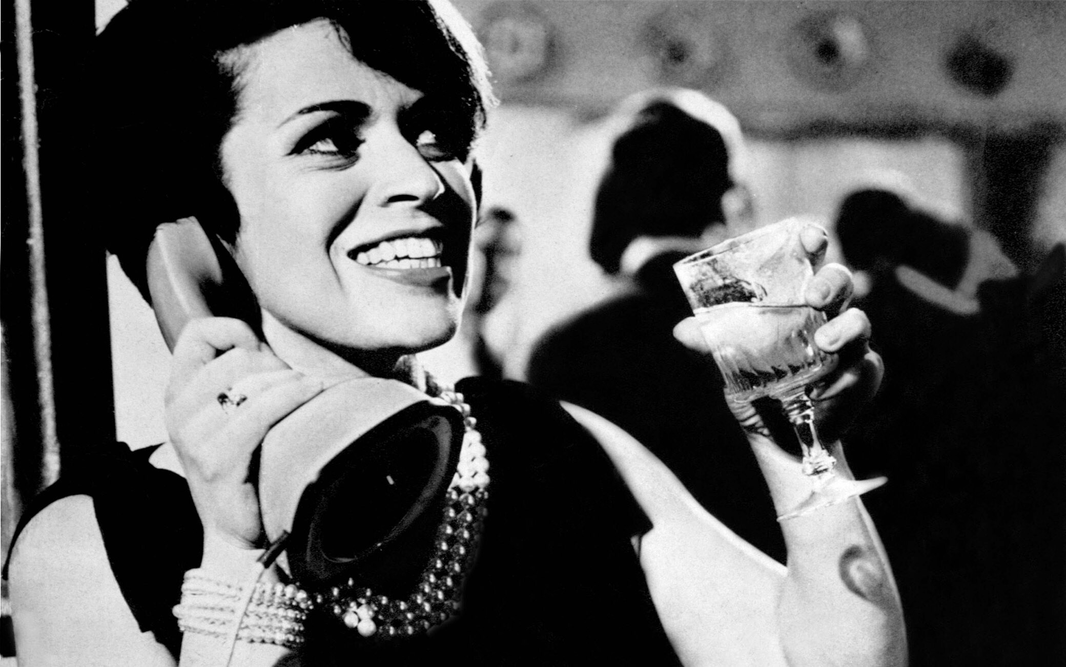 Franca Valeri nel film del 1963 di Sergio Corbucci “Gli Onorevoli” Franca Valeri