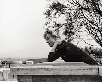 141569091 The Italian actress Giulietta Masina posing on the terrace of his home. Rome, 1961 (Photo by Paolo di Paolo/Mondadori via Getty Images)