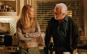 Pictured: Catherine (GWYNETH PALTROW) and her father, Robert (ANTHONY HOPKINS) in a scene from PROOF, directed by John Madden.    



Distributed by Buena Vista International.