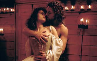 Helena Boham Carter e Kenneth Branagh nel film “Frankenstein di Mary Shelley” del 1994, diretto da Kenneth Branagh