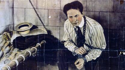 Houdini e il cinema, i migliori film dedicati all'illusionista. FOTO