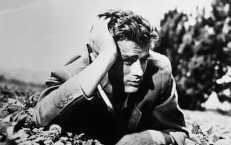 American actor James Dean (1931 - 1955) lies in the dirt with his head leaning on his hand, 1950s. (Photo by Hulton Archive/Getty Images)