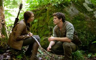 Katniss Everdeen (Jennifer Lawrence) und ihr Jagdpartner Gale Hawthorne (Liam Hemsworth)