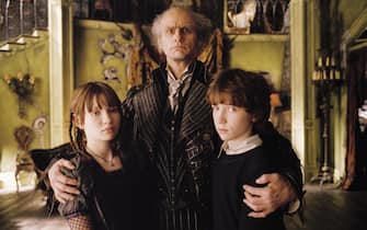 (left to right)Violet (Emily Browning), Klaus (Liam Aiken)with Count Olaf (Jim Carrey) in DreamWorks Pictures and Paramount Pictures, Lemony Snicket's: A Series of Unfortunate Events.