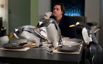 Carrey in I pinguini di Mister Popper