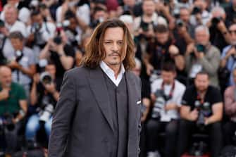 epa10633627 US actor Johnny Depp attends the photocall for 'Jeanne du Barry' during the 76th annual Cannes Film Festival, in Cannes, France, 17 May 2023. The festival runs from 16 to 27 May.  EPA/SEBASTIEN NOGIER