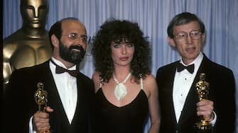57TH ACADEMY AWARDS - Airdate: March 25, 1985. (Photo by Walt Disney Television via Getty Images Photo Archives/Walt Disney Television via Getty Images)PAUL LEBLANC (L) AND DICK SMITH, WINNERS BEST MAKEUP AWARD FOR 'AMADEUS' WITH PRESENTER KELLY LEBROCK