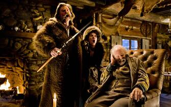 (L-R) KURT RUSSELL, JENNIFER JASON LEIGH, and BRUCE DERN star in THE HATEFUL EIGHT. 
Photo: Andrew Cooper, SMPSP
Â© 2015 The Weinstein Company. All Rights Reserved.