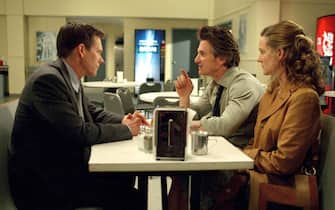 KEVIN BACON, SEAN PENN & LAURA LINNEY 
in Mystic River
Filmstill - Editorial Use Only
Ref: FB
www.capitalpictures.com
sales@capitalpictures.com
Supplied by Capital Pictures
