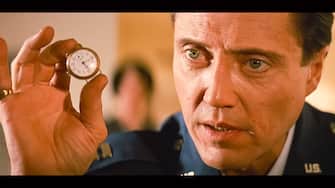 USA. Christopher Walken  in a scene from the (C)Miramax film: Pulp Fiction (1994). Plot: The lives of two mob hitmen, a boxer, a gangster and his wife, and a pair of diner bandits intertwine in four tales of violence and redemption.  Director: Quentin Tarantino Ref: LMK110-J6958-180321Supplied by LMKMEDIA. Editorial Only.Landmark Media is not the copyright owner of these Film or TV stills but provides a service only for recognised Media outlets. pictures@lmkmedia.com