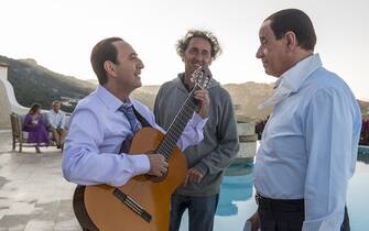 Set del film "Loro" di Paolo Sorrentino.
Nella foto Paolo Sorrentino con Toni Servillo eGiovanni Esposito.
Foto di Gianni Fiorito
Questa fotografia à solo per uso editoriale, il diritto d'autore à della societ⠡ cinematografica e del fotografo assegnato dalla societ⠡ di produzione del film e puà essere riprodotto solo da pubblicazioni in concomitanza con la promozione del film.
EÃ obbligatoria la menzione dellÃautore- fotografo: Gianni Fiorito.