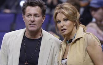 Raquel Welch and her husband Richard Palmer await the start of the second half of the Los Angeles Lakers Vs Utah Jazz NBA game at Staples Center in Los Angeles.  half-length, dad, shocked.