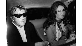 10th September 1970:  British actor Richard Burton (1925 - 1984) with his wife, American actress Elizabeth Taylor, arriving in Britain from Geneva.  (Photo by Wesley/Keystone/Getty Images)