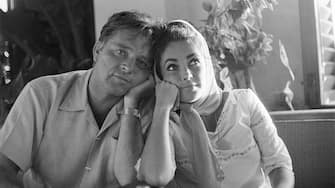 (Original Caption) 12/23/1963-Puerto Vallarta, Mexico: Welsh actor Richard Burton and actress Elizabeth Taylor appear to be pondering how soon they can become man and wife as they rest chins on hands outside the Casa Kimberly where they are staying, here December 22nd. Burton said December 23rd that he will not be able to marry Miss Taylor before January 16th, 1964 because her divorce from singer Eddie Fisher "will not go through before then." He is scheduled to begin rehearsals for his role in "Hamlet" in Toronto January 29th.