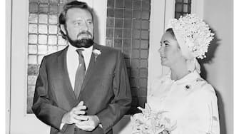 Welsh stage and screen actor Richard Burton (1925 - 1984), best man, with his wife British actress Elizabeth Taylor (1932 - 2011), a bridesmaid, at the wedding of Robert Wilson and Gladys Mills, 9th August 1969. (Photo by Reg Burkett/Daily Express/Hulton Archive/Getty Images)