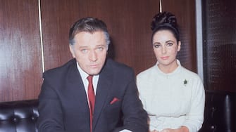 circa 1965:  Acting couple Richard Burton (1925 - 1984) and Elizabeth Taylor.  (Photo by Hulton Archive/Getty Images)