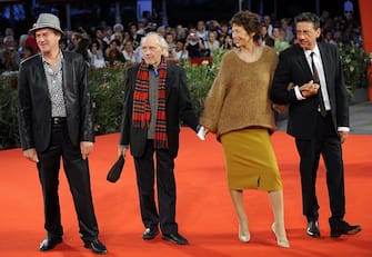 460193430 (From L) French actor Jacques Bonnaffe, director Jacques Rivette, actress Jane Birkin and Italian actor Sergio Castellitto arrive for the screening of "36 vues du pic Saint Loup" at the Venice film festival on September 7, 2009. "36 vues du pic Saint Loup" is competing for the Golden Lion of the 66th Mostra Internationale d'Arte Cinematografica, the Venice film festival. AFP PHOTO / Damien Meyer (Photo credit should read DAMIEN MEYER/AFP via Getty Images)
