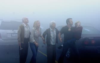 Jeffrey DeMunn, Laurie Holden, Frances Sternhagen, Thomas Jane and Nathan Gamble star in Stephen King's The Mist.