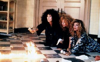 film : Le streghe di Eastwick
  -  nella foto : Cher, Susan Sarandon, Michelle Pfeiffer
  -  titolo originale : The Witches of Eastwick
  -  genere : commedia, fantasy, horror
  -  regia : George Miller