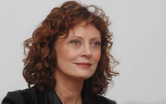 Un primo piano di Susan Sarandon Susan Sarandon at the Hollywood Foreign Press Association press conference for the movie "The Lovely Bones" held in Los Angeles, California on December 4, 2009. Photo by: Yoram Kahana_Shooting Star. NO TABLOID PUBLICATIONS. NO USA SALES UNTIL March 8, 2010.
