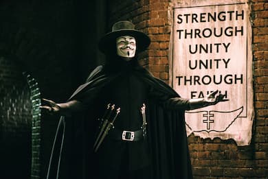 "V per Vendetta" usciva 15 anni fa: 5 curiosità sul film