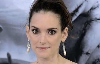 epa03409332 US actress Winona Ryder arrives for the 'Frankenweenie' premiere in Hollywood, California, USA, 24 September 2012.  EPA/MICHAEL NELSON