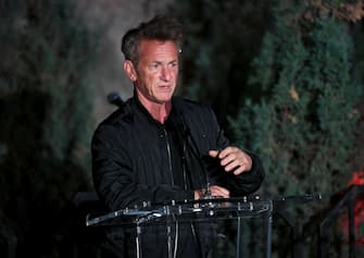 LOS ANGELES, CALIFORNIA - MARCH 08: Sean Penn attends "Meet Me In Australia" To Benefit Australia Wildfire Relief Efforts, hosted by The Greater Los Angeles Zoo Association, at Los Angeles Zoo on March 08, 2020 in Los Angeles, California. (Photo by Kevin Winter/Getty Images)