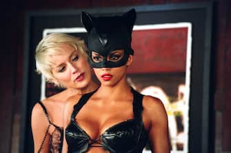 ©FERRARI PRESS/Lapresse
4-08-2004 Usa
Spettacolo Cinema
Film Catwoman
Nella foto: Halle Berry e Sharon Stone in una scena del film Catwoman