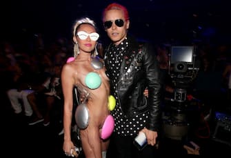 LOS ANGELES, CA - AUGUST 30:  Host Miley Cyrus, styled by Simone Harouche, (L) and Jared Leto attend the 2015 MTV Video Music Awards at Microsoft Theater on August 30, 2015 in Los Angeles, California.  (Photo by Christopher Polk/MTV1415/Getty Images)