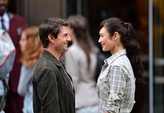 NEW YORK, NY - JUNE 12:  Tom Cruise and Olga Kurylenko filming on location for "Oblivion" on June 12, 2012 in New York City.  (Photo by James Devaney/WireImage)