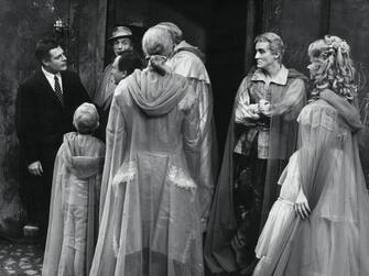 LA MORTE DI VITTORIO GASSMAN / 28/09/1960 - E' DECEDUTO NELLA SUA CASA DI ROMA VITTORIO GASSMAN A CAUSA DI UNA CRISI CARDIACA - L' ATTORE AVEVA 77 ANNI - NELLA FOTO UNA SCENA DEL FILM &quot;FANTASMI A ROMA&quot; CON MARCELLO MASTROIANNI, EDOARDO DE FILIPPO, VITTORIO GASSMAN E SANDRA MILO +, 03-00013661