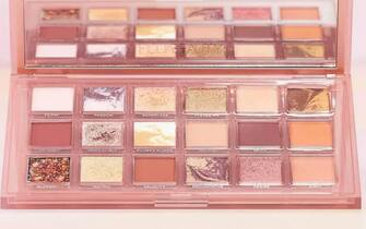 Huda Beauty - Naughty Nude Palette - Palette di ombretti - asos