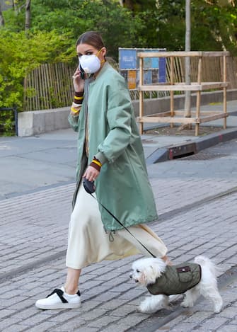 NEW YORK, NY - MAY 05: Olivia Palermo walks her dog on May 05, 2020 in New York City.  (Photo by Jose Perez/Bauer-Griffin/GC Images)
