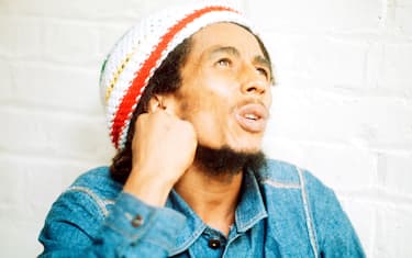 Jamaican reggae singer-songwriter and musician Bob Marley (1945 - 1981) at the offices of Island Records, London, 24th July 1975. (Photo by Michael Putland/Getty Images)