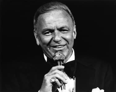 LOS ANGELES -  JULY 6:  Singer Frank Sinatra performs at The Universal Amphitheatre on July 6, 1980 in Universal City, Los Angeles, California.  (Photo by Joan Adlen/Getty Images)   