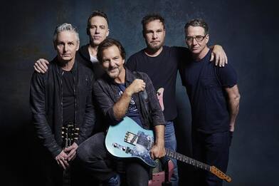 Pearl Jam, cancellato lo show a Vienna: problemi alla voce per Vedder