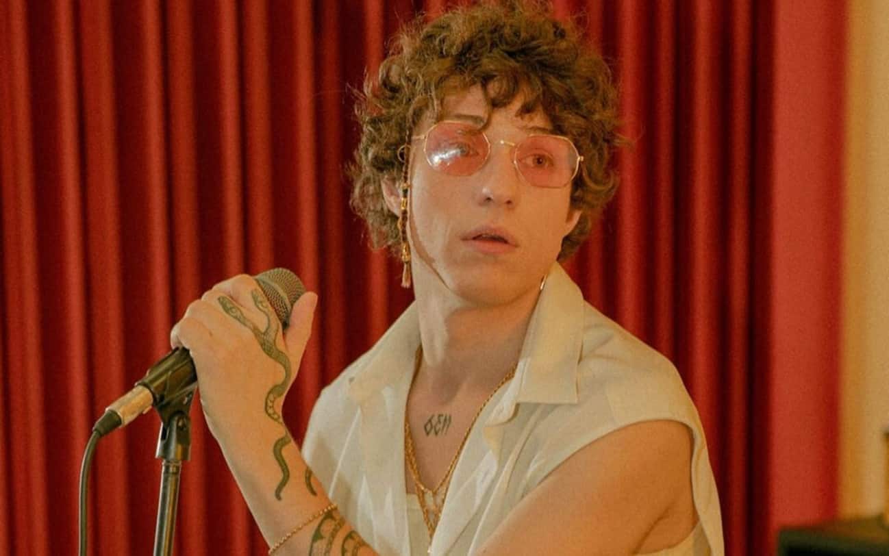i-cantanti-di-sanremo-2021-irama-sul-palco-dell-ariston-con-la-canzone