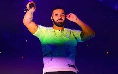 Drake parla (male) di Kylie Jenner e Gigi Hadid in una nuova hit