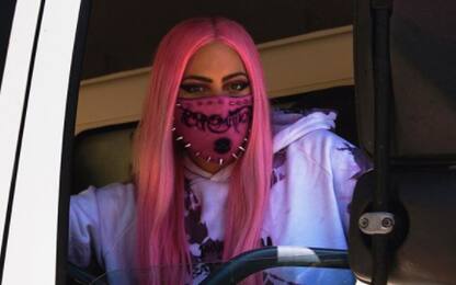 Lady Gaga alla guida di un camion per la promozione del disco: le foto