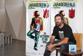 MEXICO CITY, MEXICO - OCTOBER 16:  Singer Pau Dones of Jarabe de Palo attends a press conference to promote his concert at Centro Cultural Roberto Cantoral on October 16, 2012 in Mexico City, Mexico.  (Photo by Victor Chavez/WireImage)
