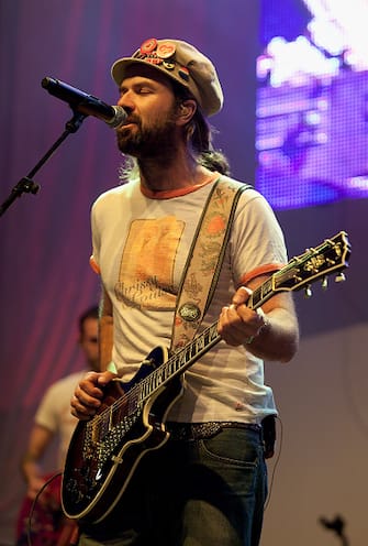 MADRID, SPAIN - MAY 15:  Spanish singer Pau Dones of Jarabe de Palo performs live during San Isidro's Festivity free concert at Plaza de Espana on May 15, 2011 in Madrid, Spain.  (Photo by Pablo Blazquez Dominguez/Getty Images)